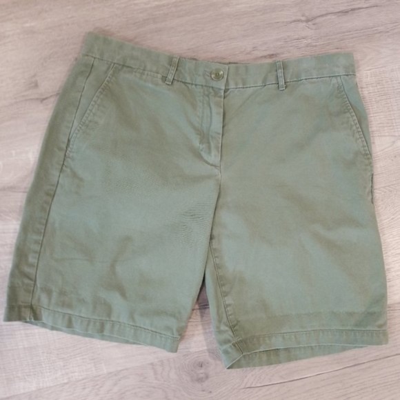 New Gap Mid Rise Twill Bermuda Shorts in Desert Cactus Green - Picture 1 of 6